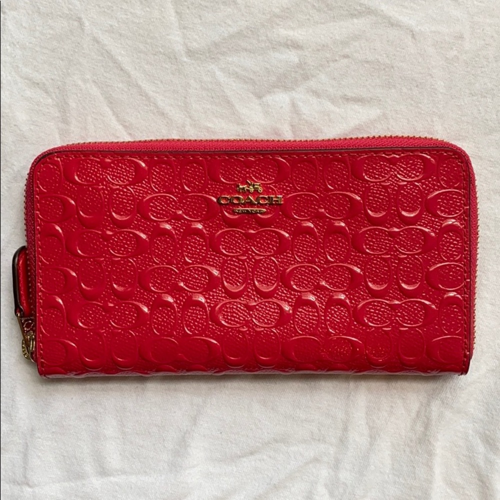 NWOT Coach Signature Leather Accordion Zip Wallet